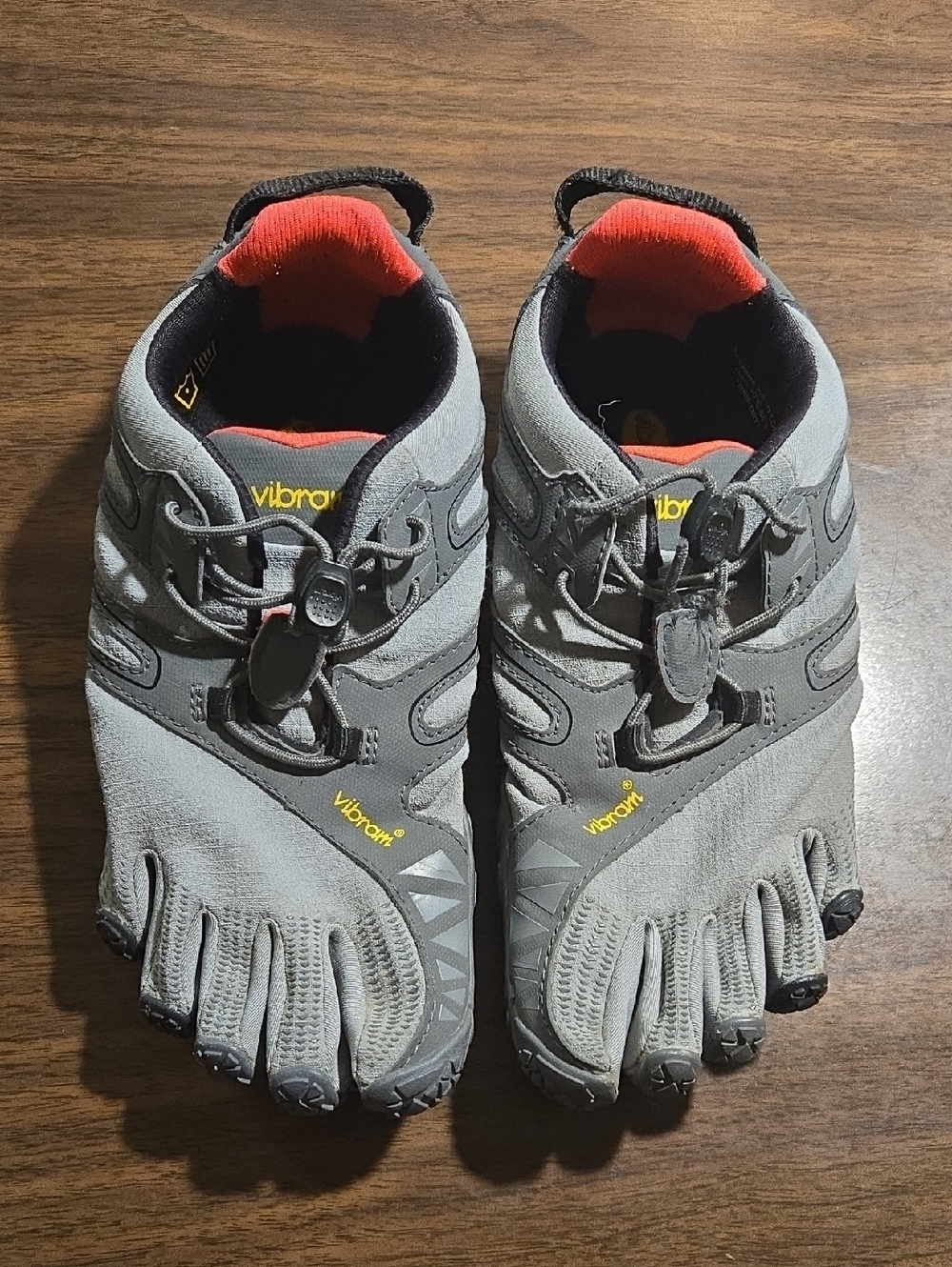 Women's Vibram Fivefingers V-Trail toe shoes EU Size 38 (US 7.5-8)